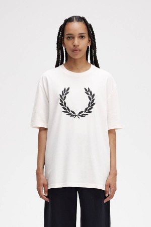 Fred Perry Bold Laurel Wreath T-Shirt Silky Peach | FP70555